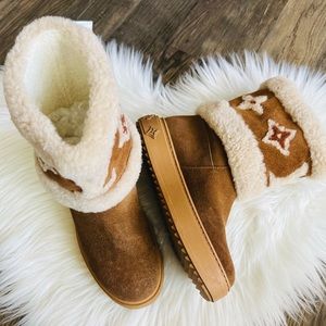 [SOLD] Louis Vuitton Suede Calfskin Shearling Snowdrop Flat Ankle Boot - size 35